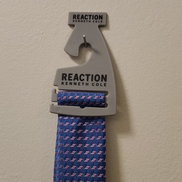 Kenneth Cole tie brand new - Picture 3 of 5